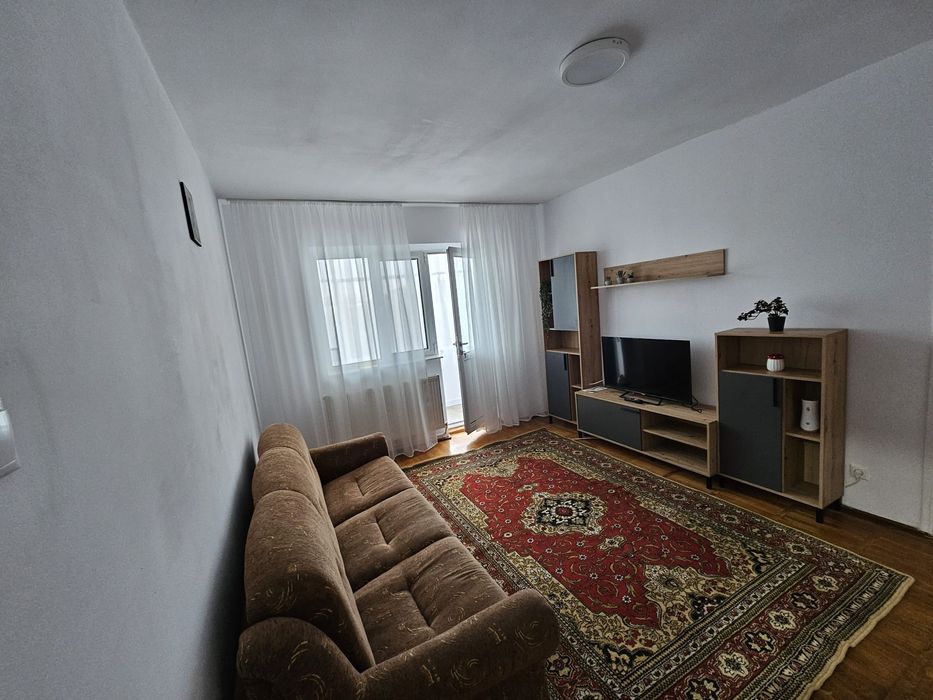 Închiriez apartament 2 camere zona Crâng "în spate la  supermarket ul Penny"