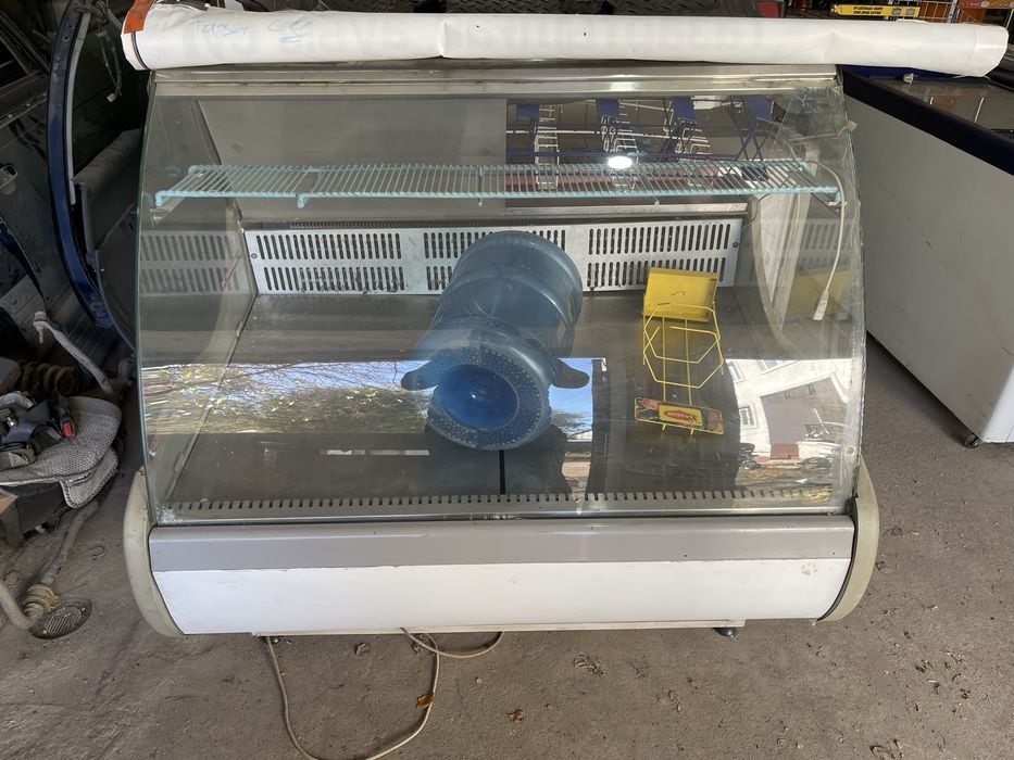 Витринный холодильник / морозильник / стелажи