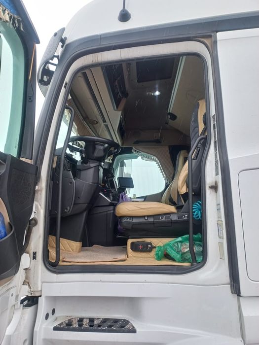 Продам  тягач MERCEDES-BENZ