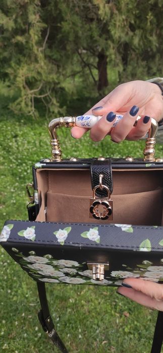 Чанта с принт на рози