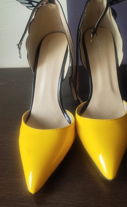 Продам туфли на праздник