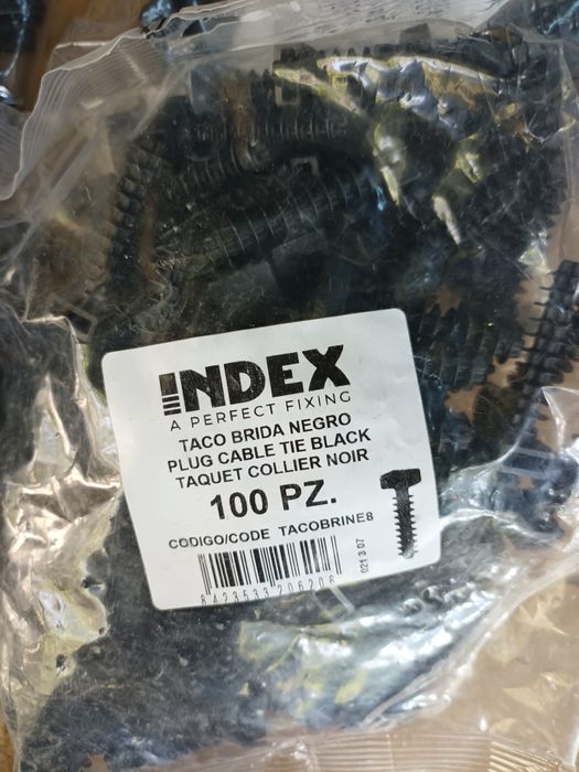 Дюбел за кабелни превръзки 8 мм