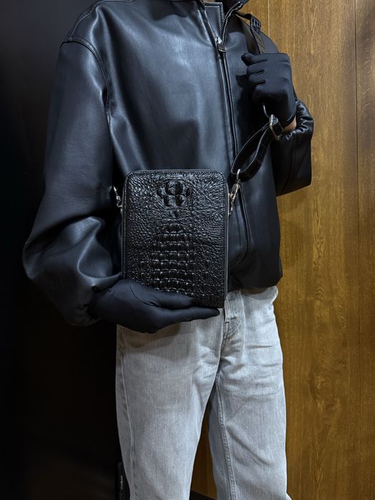 В наличии барсетка из натуральной крокодиловой кожи