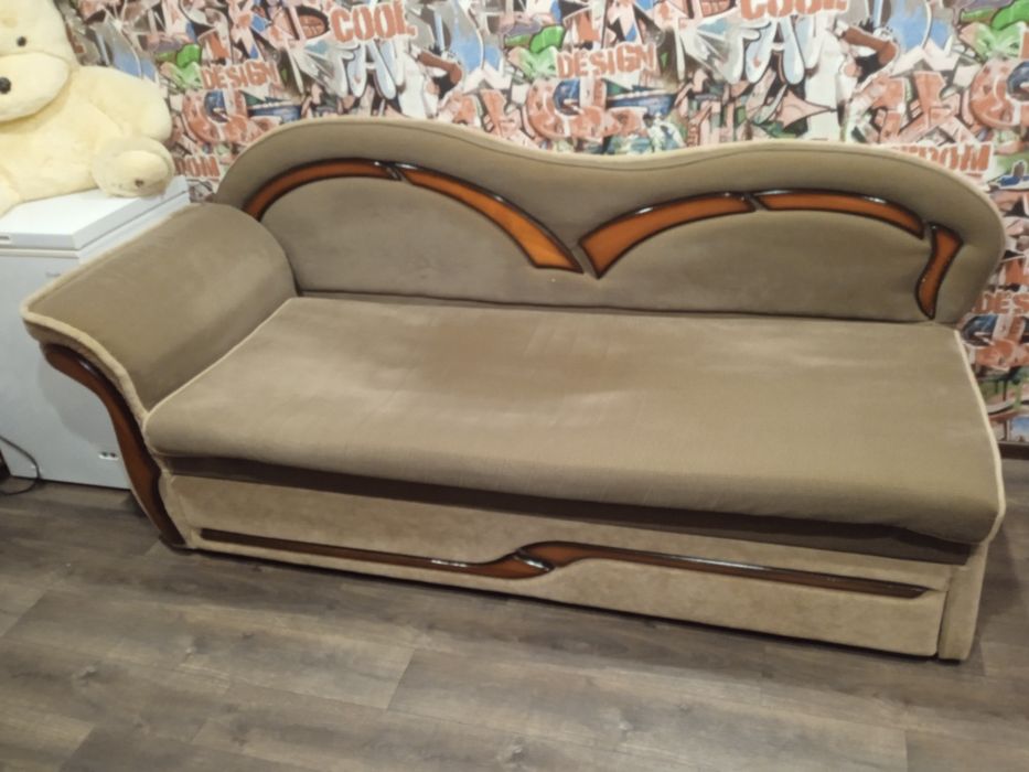 Продам диван в хорошем состоянии