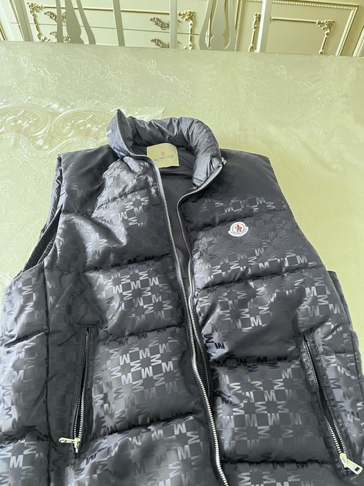 Безрукавка Moncler