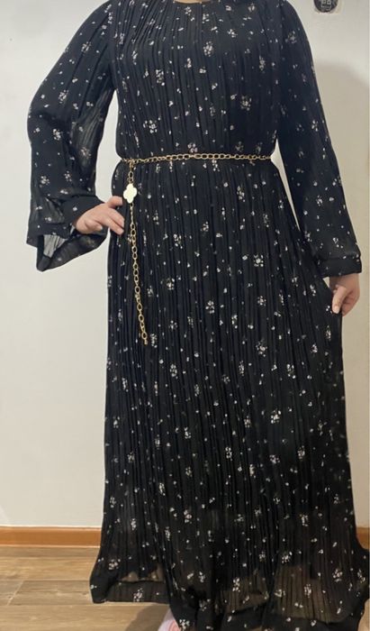 Продам плаья каждые по 5