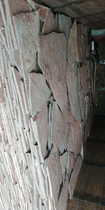 Дикий камень красный