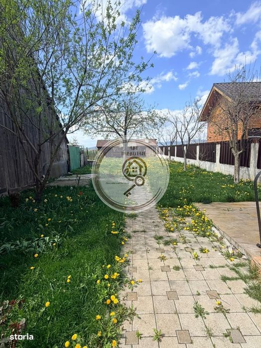 Casă spațioasă cu mansardă, 2 terase& curte – Hălchiu, Str. Bisericii