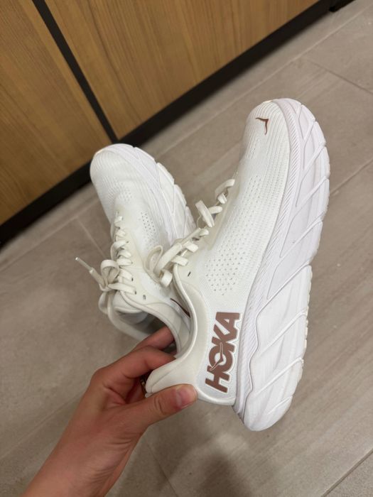 Маратонки Hoka Arahi 7