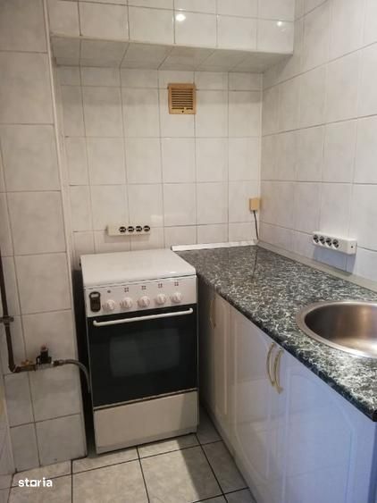 Apartament 1 camera la 12 minute Metrou Academia Militara, 8 minute de