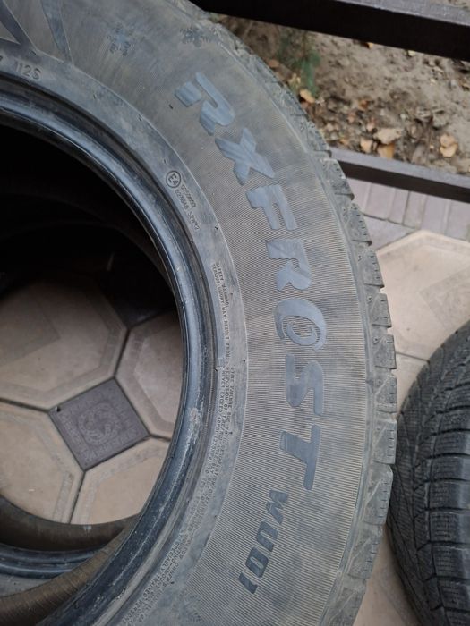 Продам комплект зимней резины RoadX