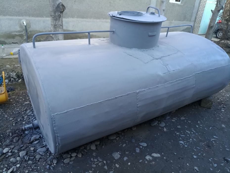 Продается цистерна. 5 тонн.Ёмкость сотилади