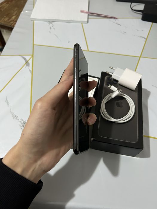 Продам Айфон 11 Pro Max 64gb