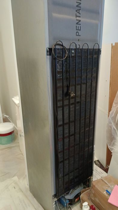 Встроенный  холодильник б/у.