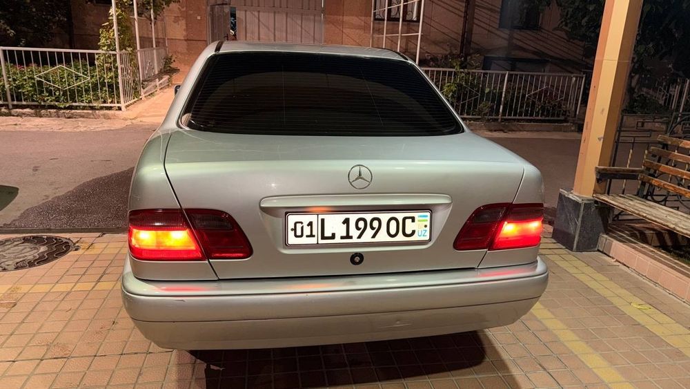 Srochna Mersedes W210 sotiladi