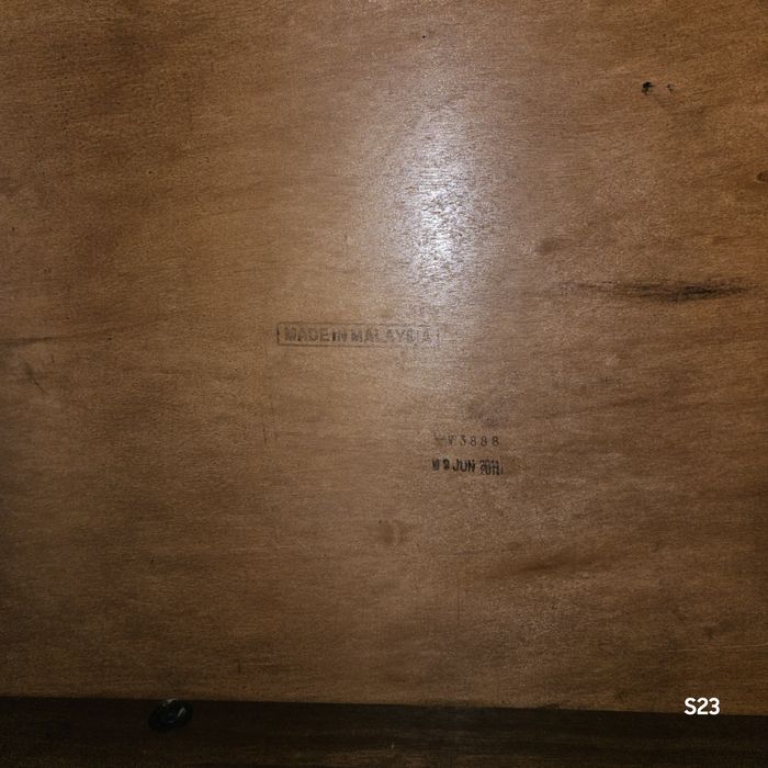 Стол обеденный гостинный