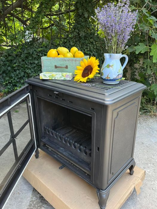 Чугунена печка на дърва