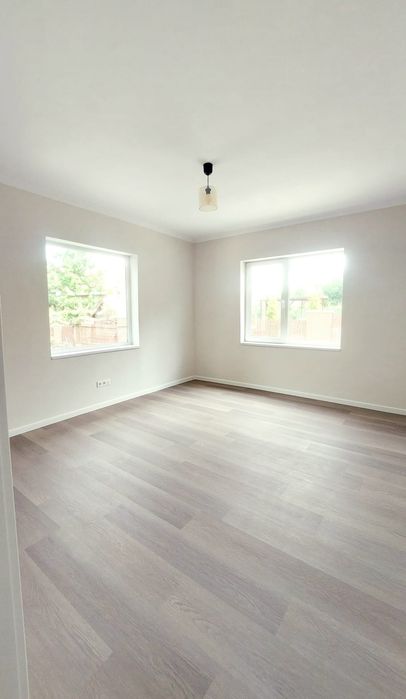 Casa Premium, singur în curte, 3 dormitoare, living + bucatarie, 2 bai