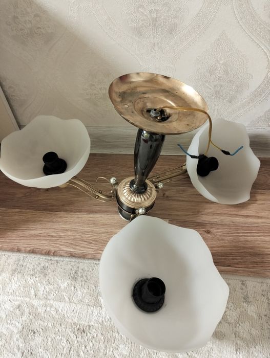 Продам люстру  в хорошем состоянии