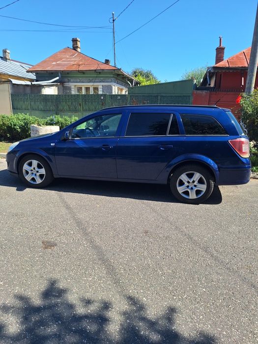 Opel stratra H  din 2009