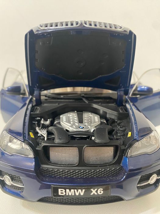 Машина от Kyosho 1/18 масштаб