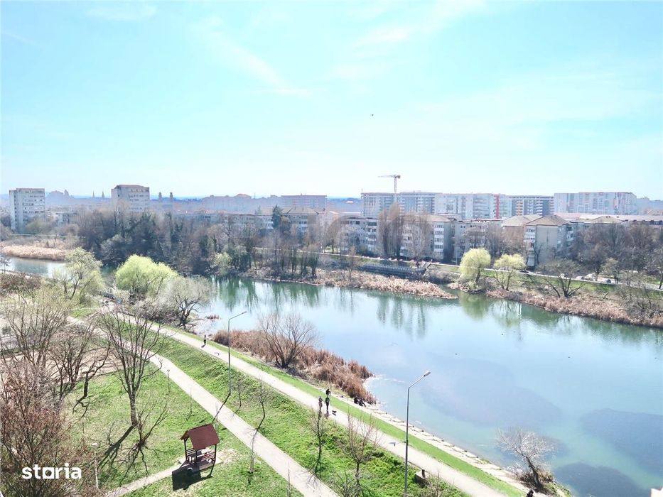 Apartament modern pe Sovata cu balcon spre Cris