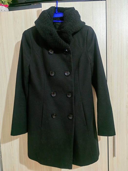 Дамско палто с красива голяма яка