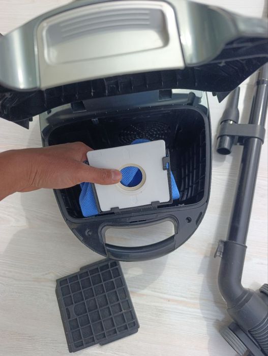 Sotiladi: Kuchli va ixcham changyutgich Midea MKZC400