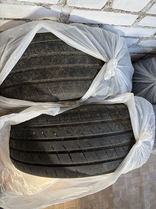 Продам резину 235/55/19