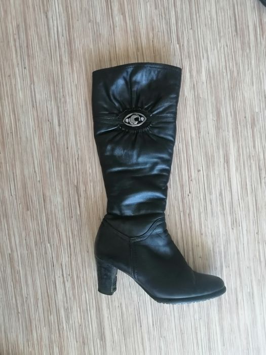 Продам женскую обувь.