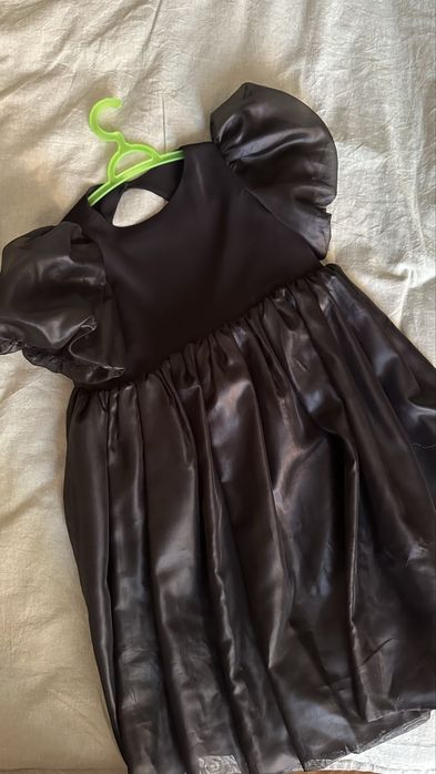 Пальто и платья для девочки 5-8 лет