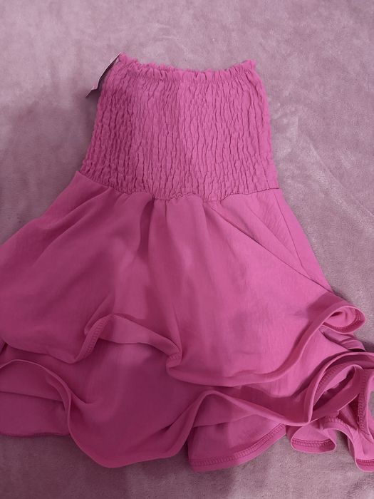 Розова дамска рокля