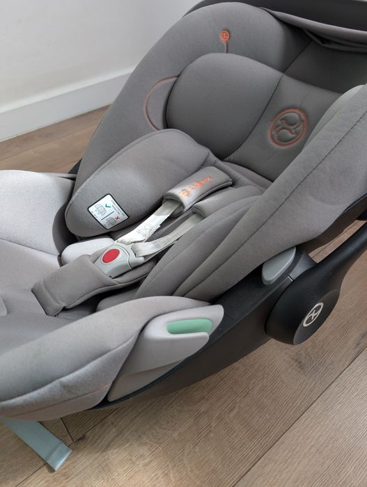 Scoica auto Cybex Gold Cloud G i-Size Confort pentru copii, 0-24 luni