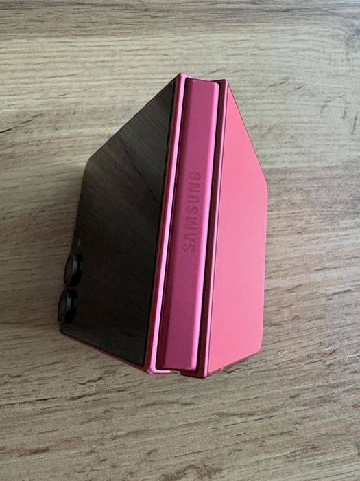 SAMSUNG GALAXY Z FLIP 7 256 GB с гаранция