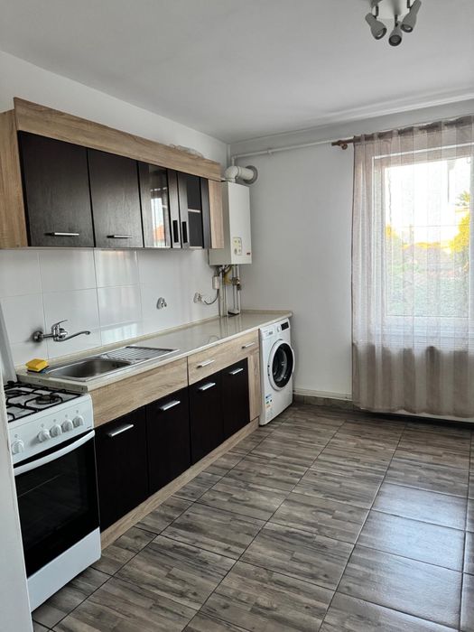 Inchiriez apartament