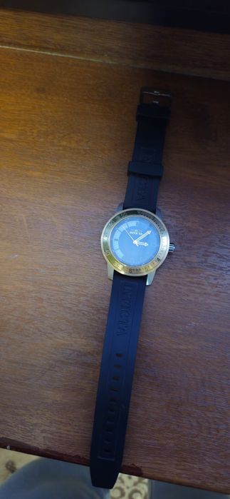 Продам часы INVICTA