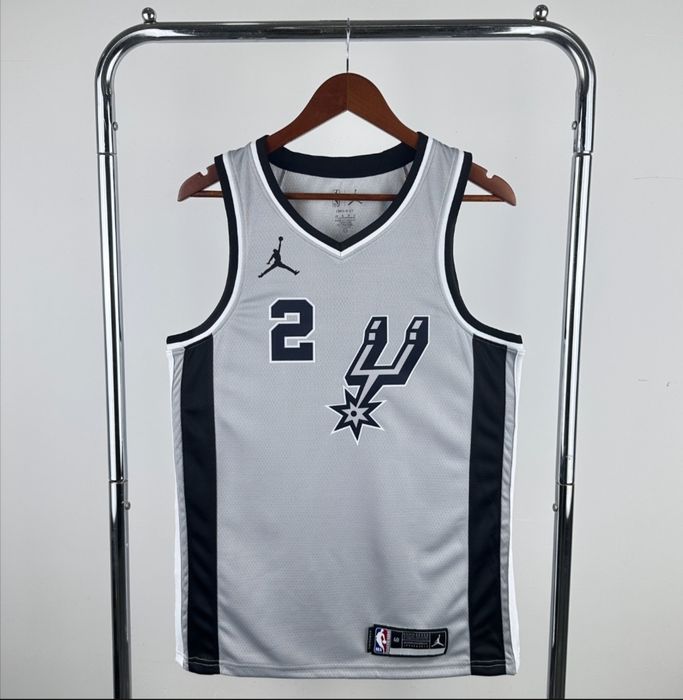 Maiouri de baschet cu Kawhi Leonard