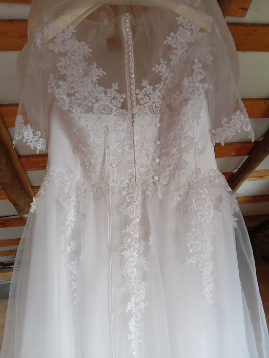 Vând rochie de mireasă .