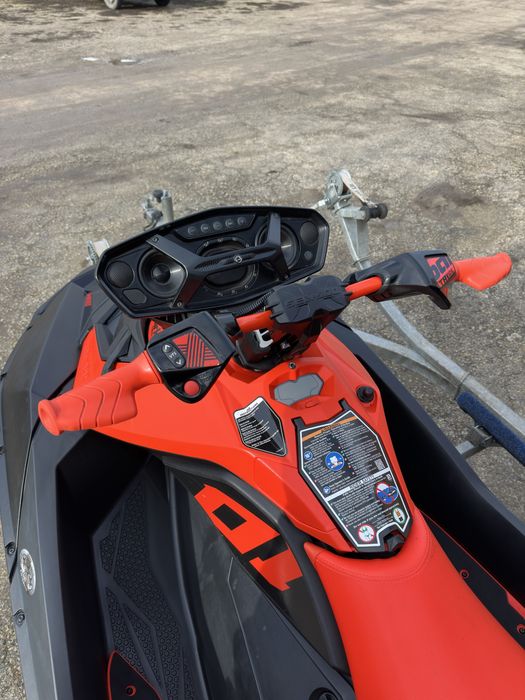 Джет Bombardier Sea Doo Spark Trixx 2021