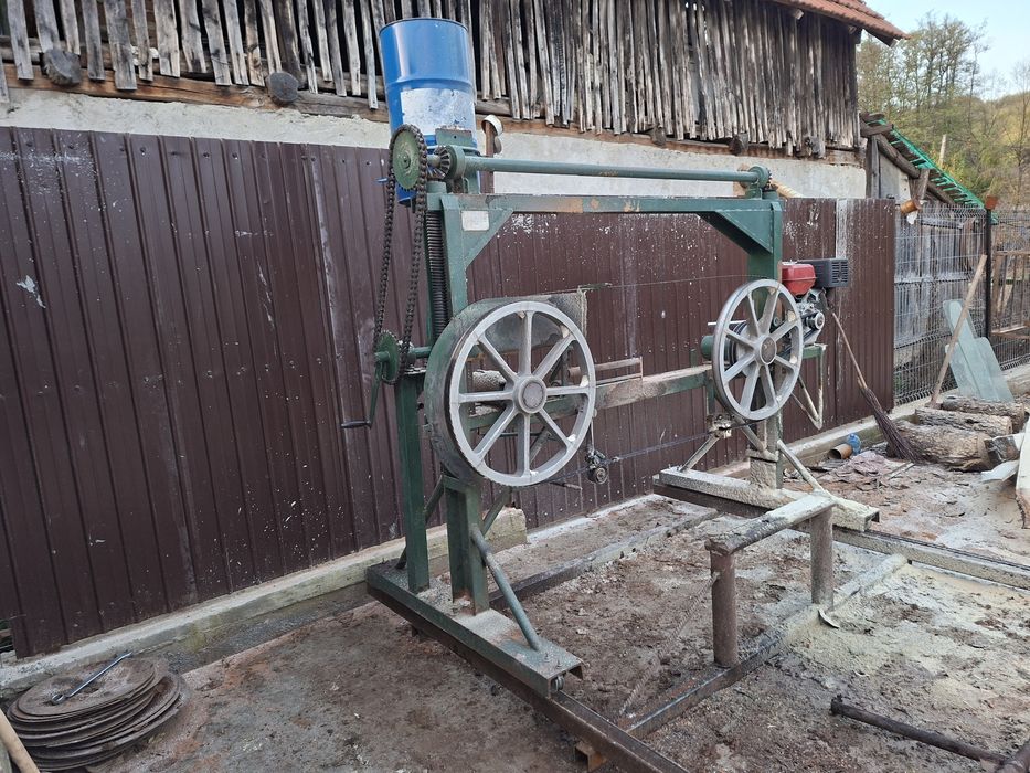 Vînd banzic debitare bușteni