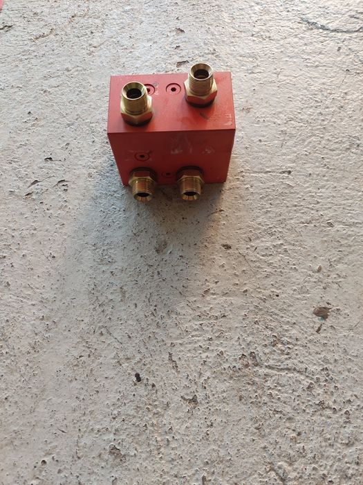 Distribuitor hidraulic plug reversibil