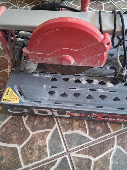 Masină de tăiat cresie si faianta.