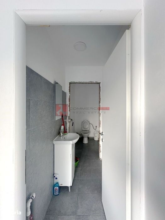 Spatiu Comercial 76 Mp | Coresi | Vitrina 15 Ml