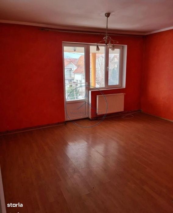 Apartament cu 4 camere si curte comuna de vanzare — fotografia 3