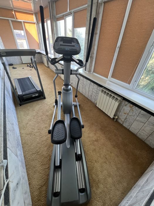 Эллиптический тренажер Matrix