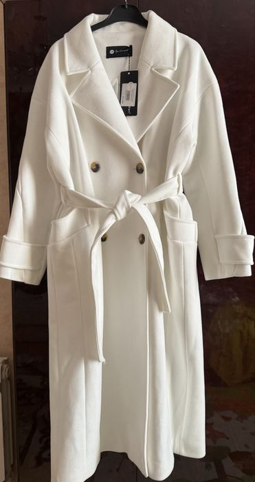 Продам стильное белое пальто