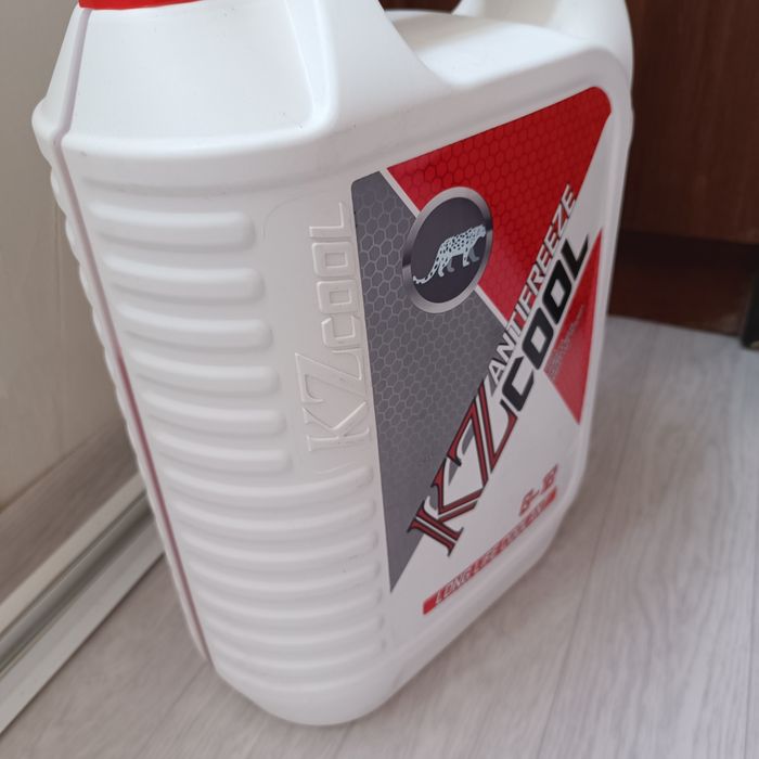 Антифриз продам примерно 7-8лит