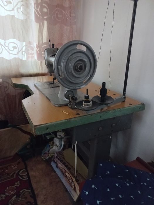 Продам швейную машину по коже