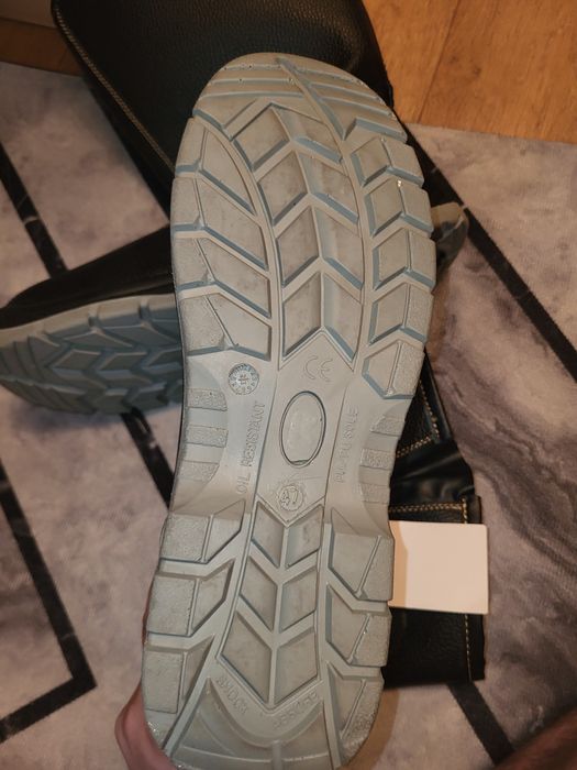 Продам спецобувь