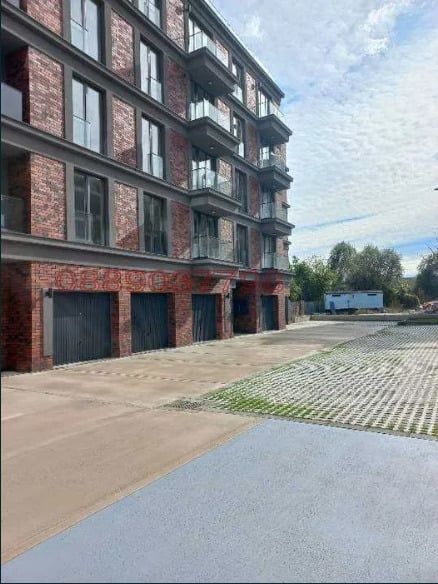 Дава под Наем ПАРКОМЯСТО Малинова долина